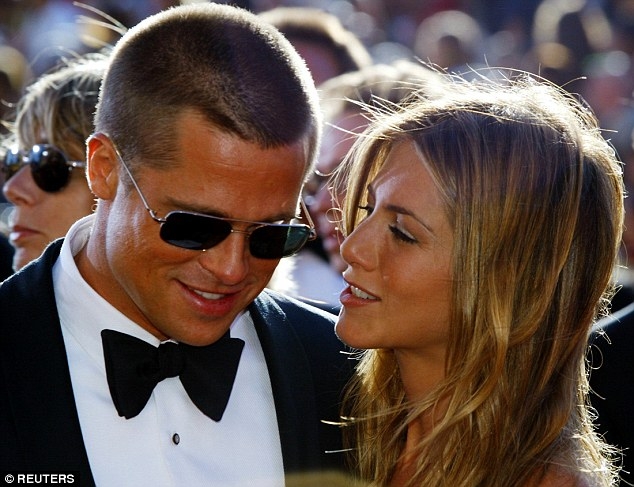 
	
	Ron Bard cho rằng Brad Pitt vẫn còn yêu Jennifer Aniston.
